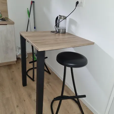 A Granville, Sous-sol Amenage Apartment